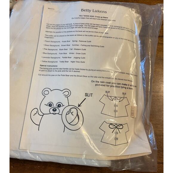 Betty Lukens FELT BOOK 9 Dress up Bears Teddy Bear Felts NIP Sealed - Picture 3 of 3